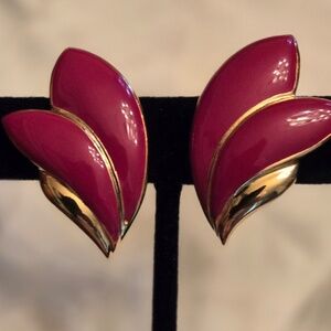 ✨ Two pairs of Vintage Trifari Clip-On Earrings – Red Leaf + White Cabochon ✨
